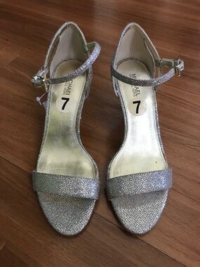 Michael Kors Silver Glitter Heels Size 7 Ankle Strap Sandals Sparkly Dress Shoes